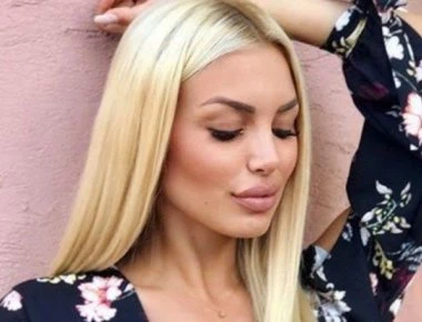 Η Αλεξάνδρα Παναγιώταρου ρίχνει το διαδίκτυο με τα καυτά μαγιό της (φωτό)